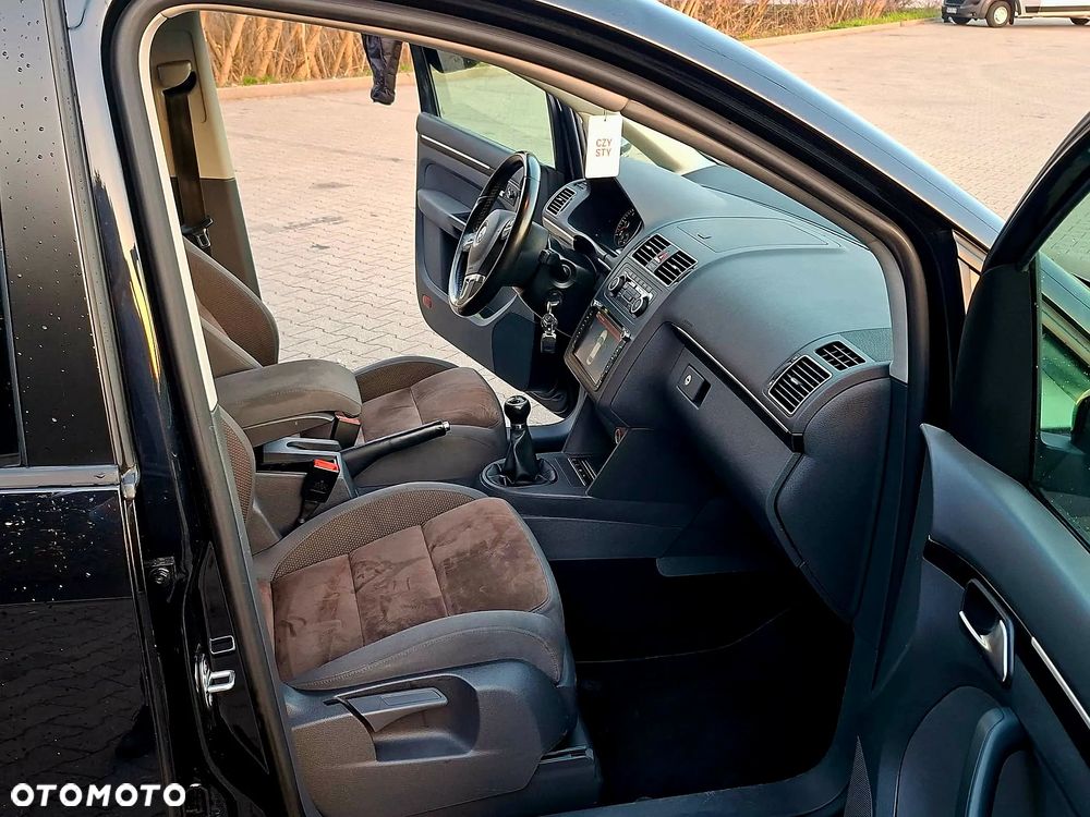 Volkswagen Touran 2.0 TDI DPF Highline - 17