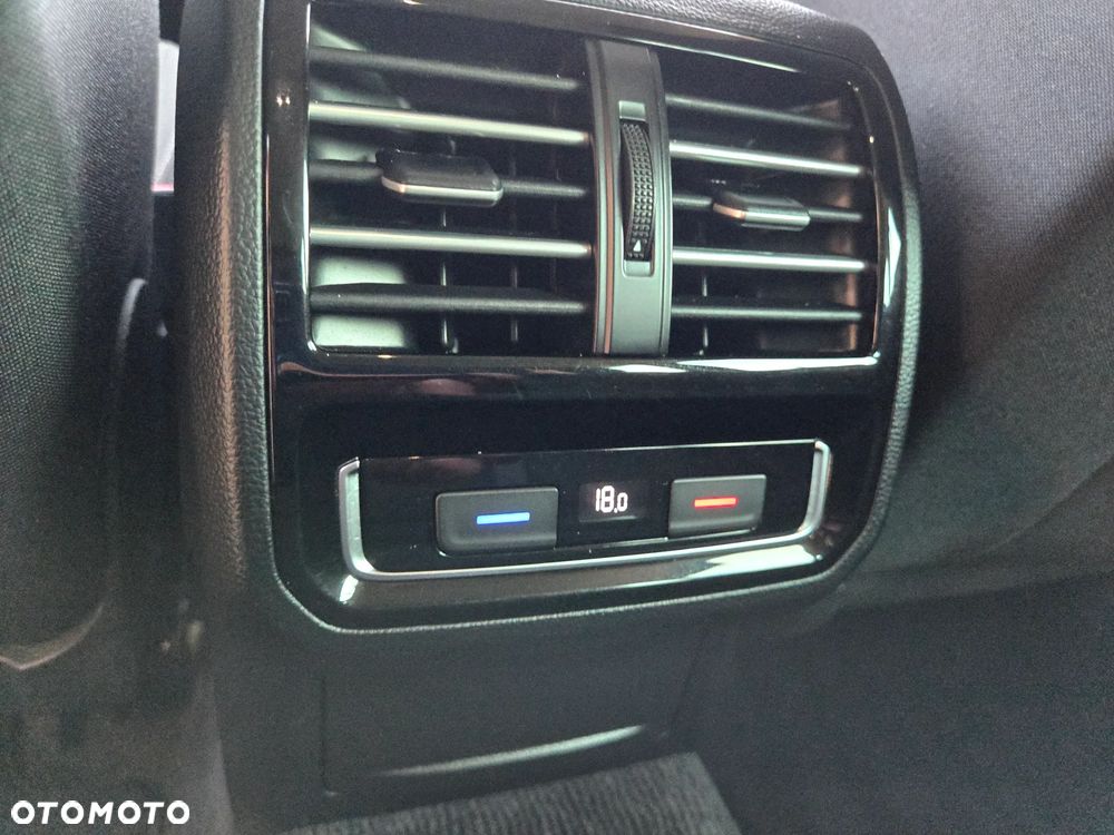 Volkswagen Passat 2.0 TDI SCR DSG Comfortline - 22