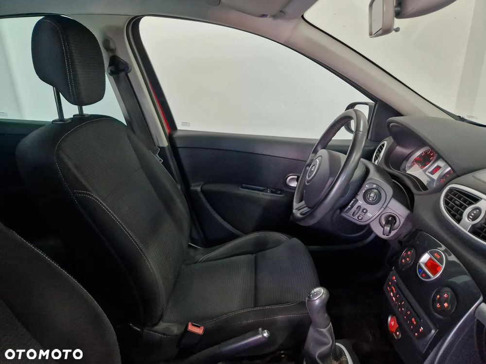 Renault Clio - 19