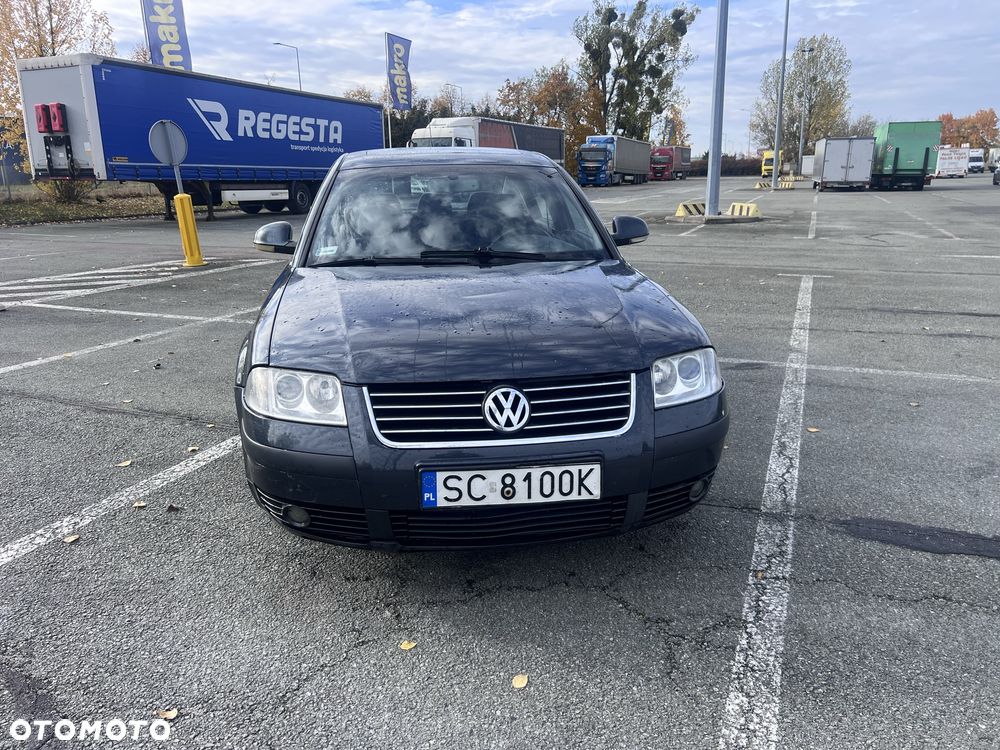 Volkswagen Passat - 1