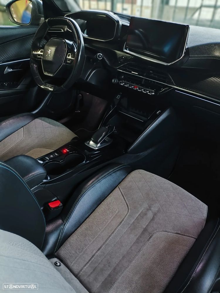 Peugeot e-2008 GT - 12