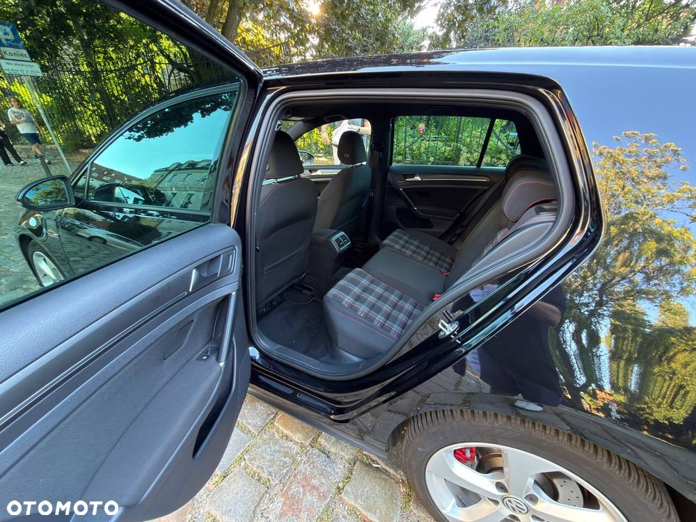 Volkswagen Golf - 21