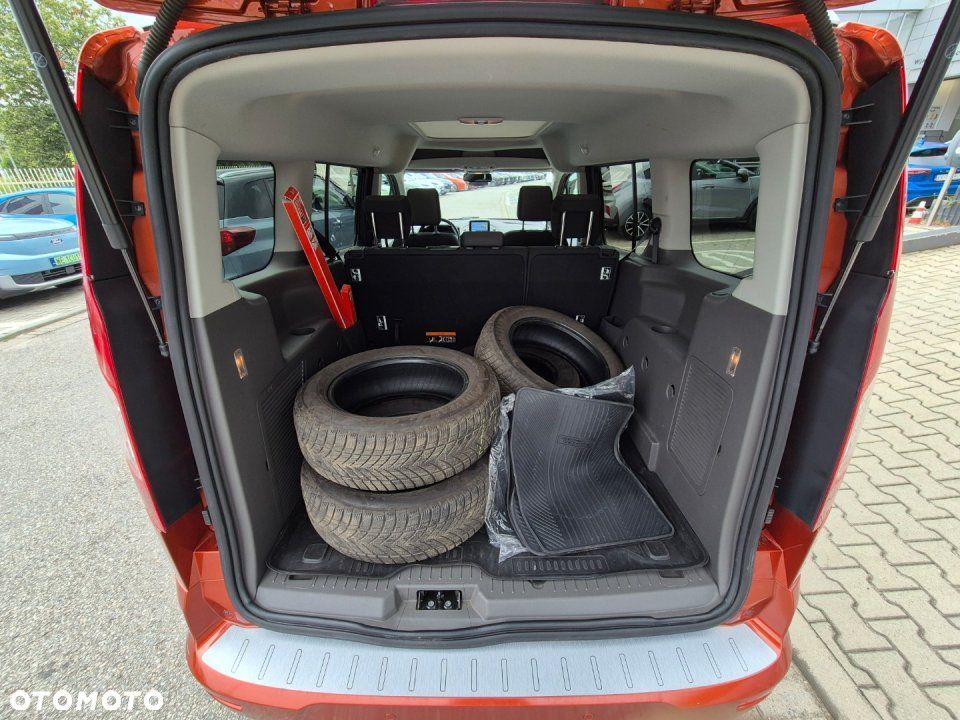 Ford Tourneo Connect - 12