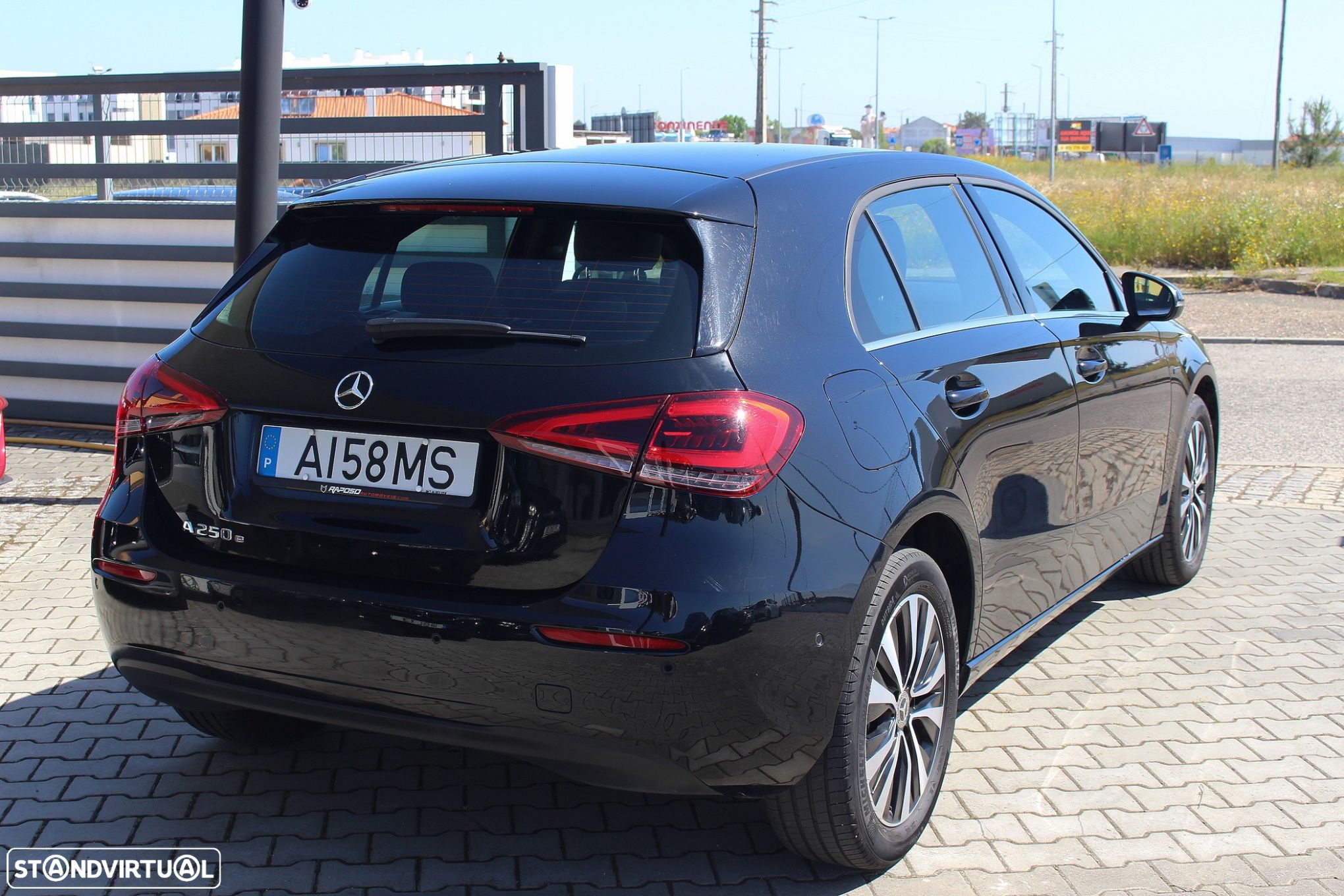 Mercedes-Benz A 250 e Style Plus - 16