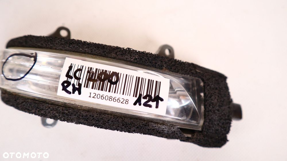 TOYOTA LAND CRUISER 200 12- KIERUNKOWSKAZ LUSTERKA PRAWY - 8