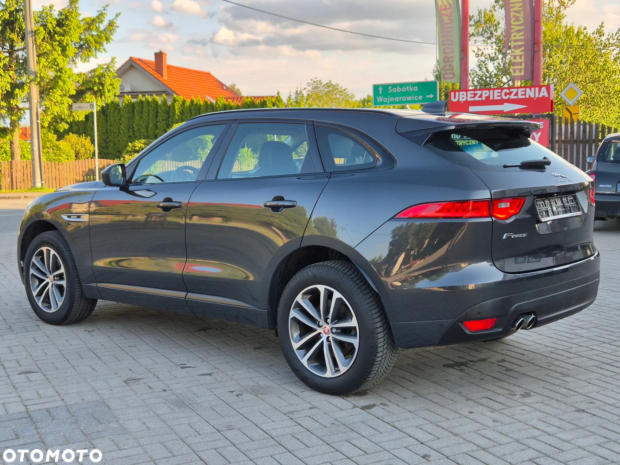 Jaguar F-Pace 2.0 i4D AWD R-Sport - 12