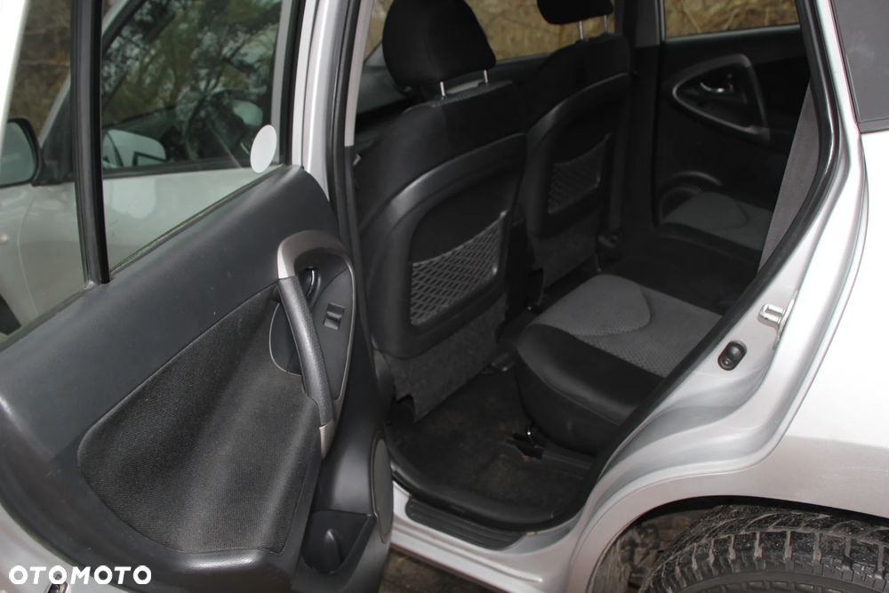 Toyota RAV4 2.0 VVT-i Luna - 17