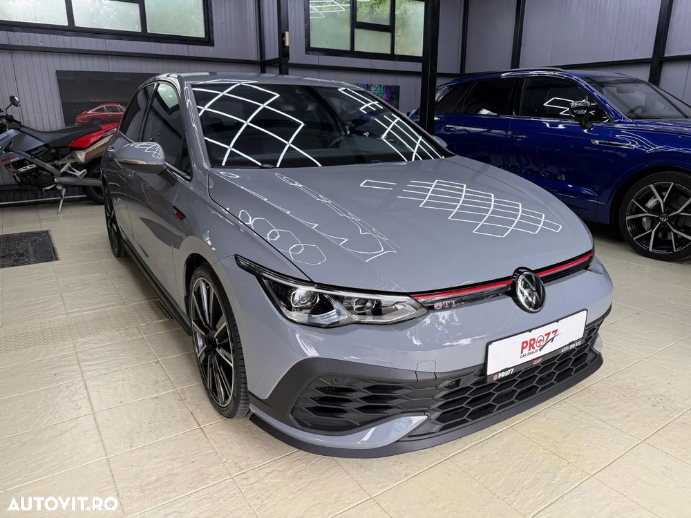 Volkswagen Golf - 1