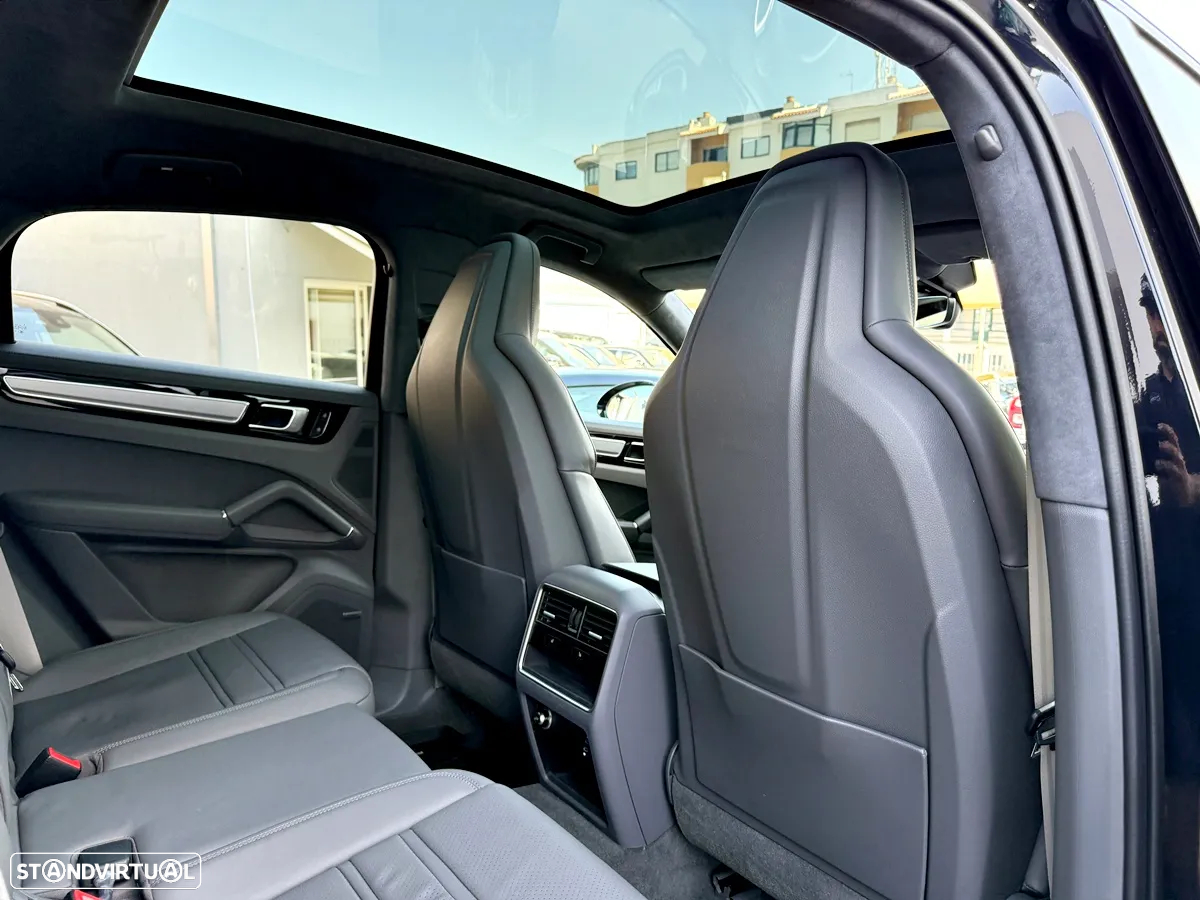 Porsche Cayenne Coupé E-Hybrid - 33