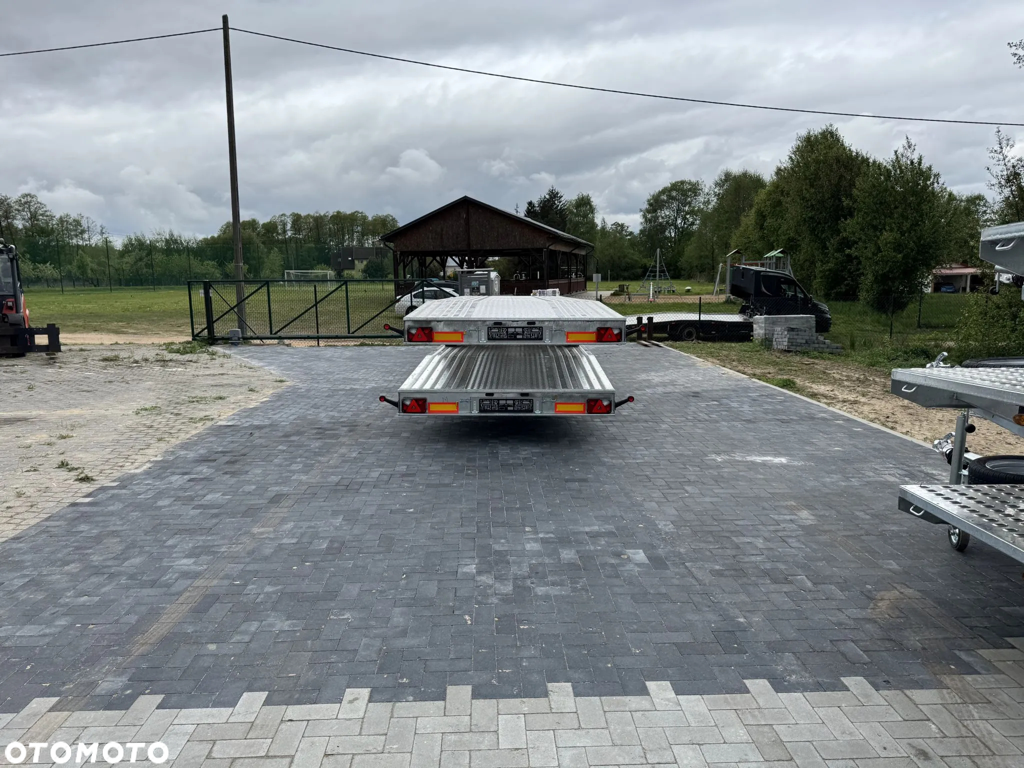 Niewiadów Nowa Laweta Indiana Eco 850x210 3500kg na dwa auta bus Dostawa - 3