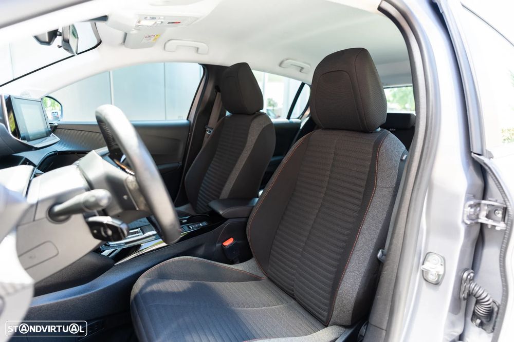 Peugeot e-208 - 12