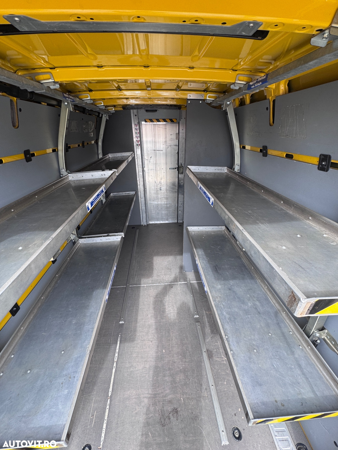 Mercedes-Benz Sprinter - 13