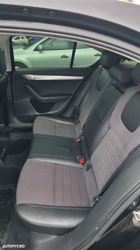 Skoda Octavia 2.0 TDI DSG Style - 7