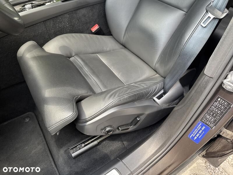 Volvo XC 60 B4 B Plus Dark - 13