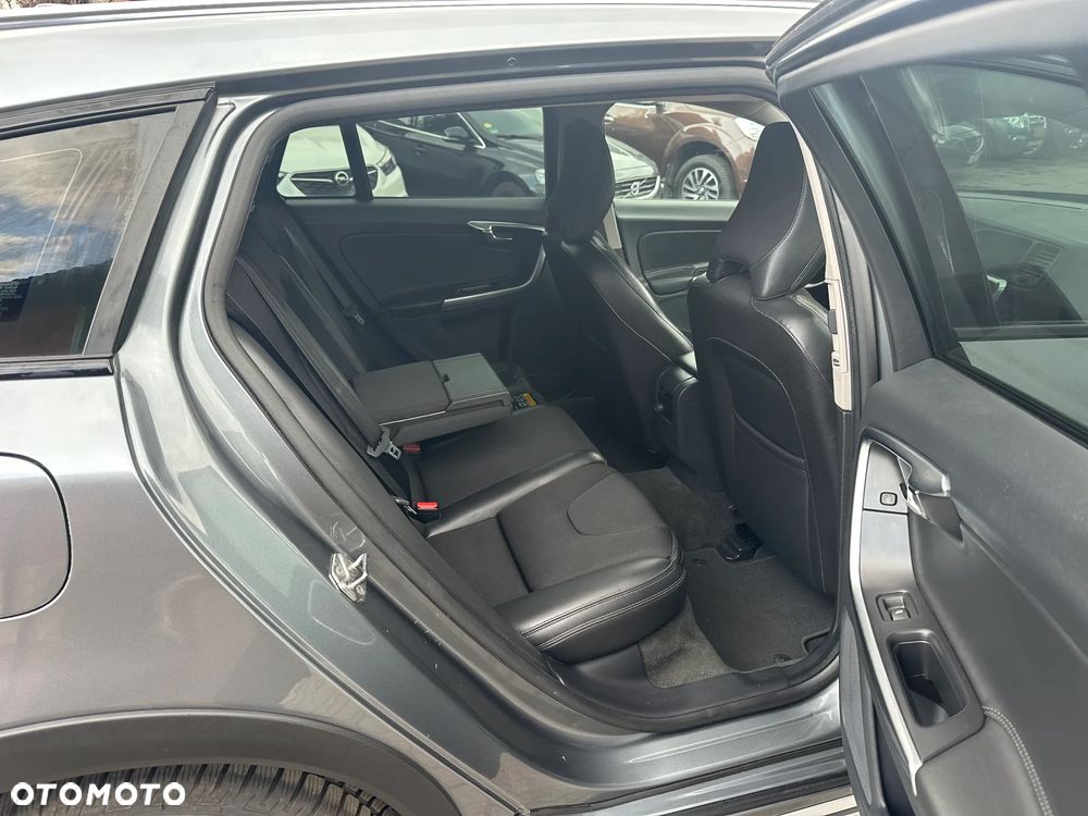 Volvo V60 Cross Country - 13