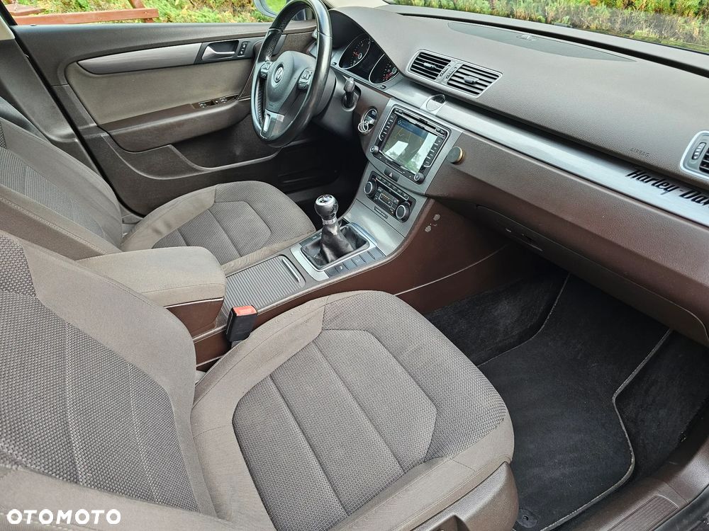 Volkswagen Passat - 14