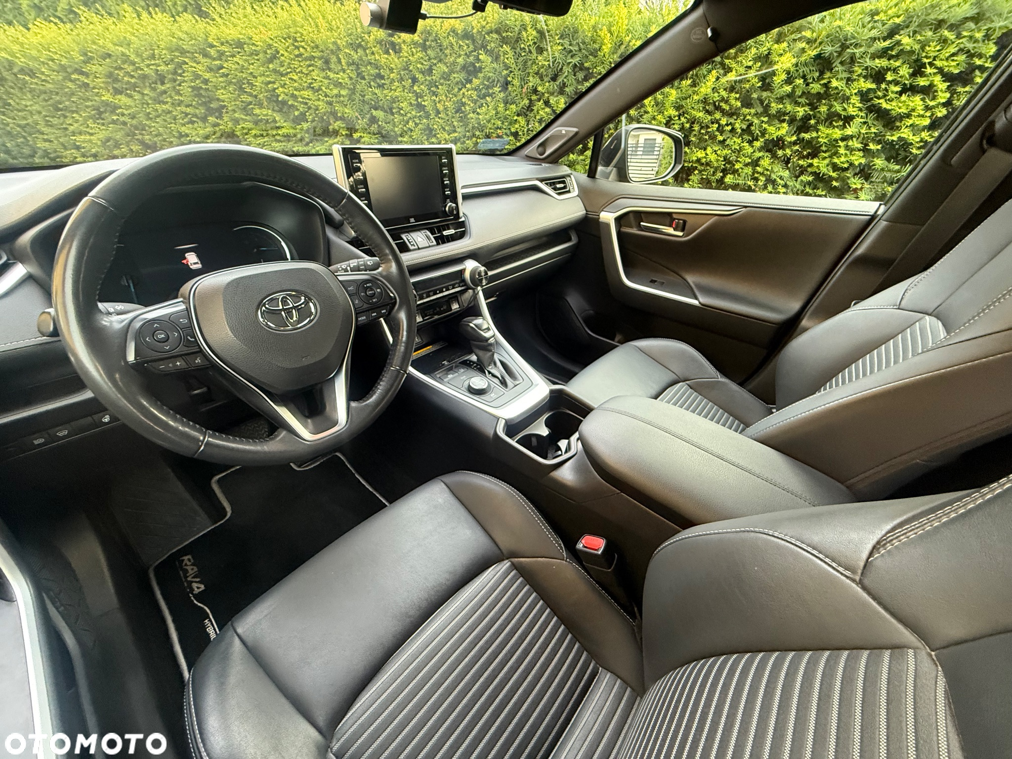 Toyota RAV4 2.5 Hybrid Black Edition by JBL 4x4 - 8