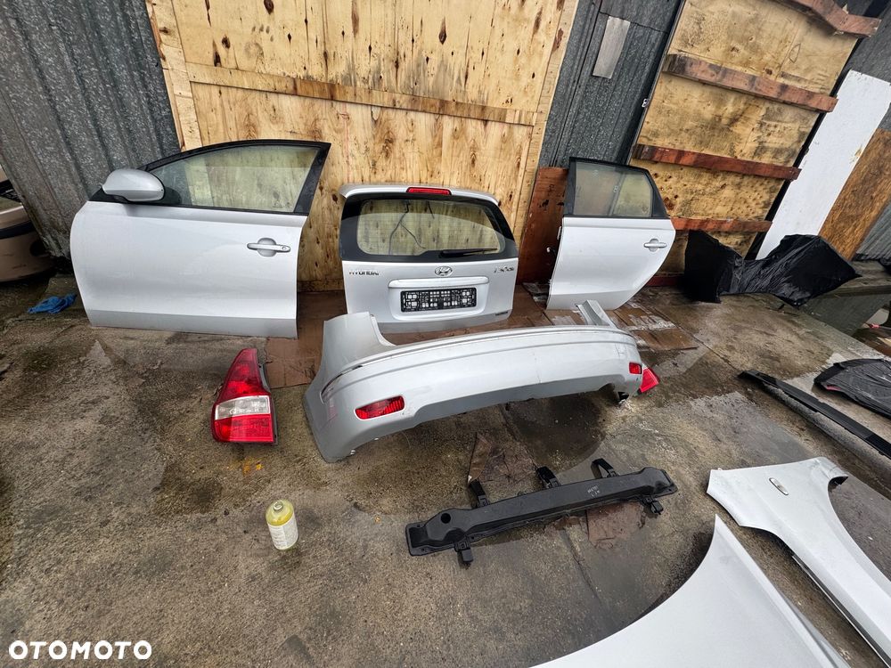 Hyundai i30 srebrny szary kolor 2R XP zderzak przód przedni pas przedni z chłodnicami lampy lampa soczewki soczewka soczewkowe maska srebrna błotnik prawy lewy przedni zbiornik zbiorniczek spryskiwaczy płynu podszybie drzwi szybka prawa lewa przednia tylnia drzwi przednie tylne prawy przód prawy tył przód lewy tył lewy klapa bagażnika bagażnik zderzak tylni tył kombi lampy tył tylnie prawa lewa belka przód przednia belka tylnia tył obudowa filtra powietrza lusterko prawe lewe - 12