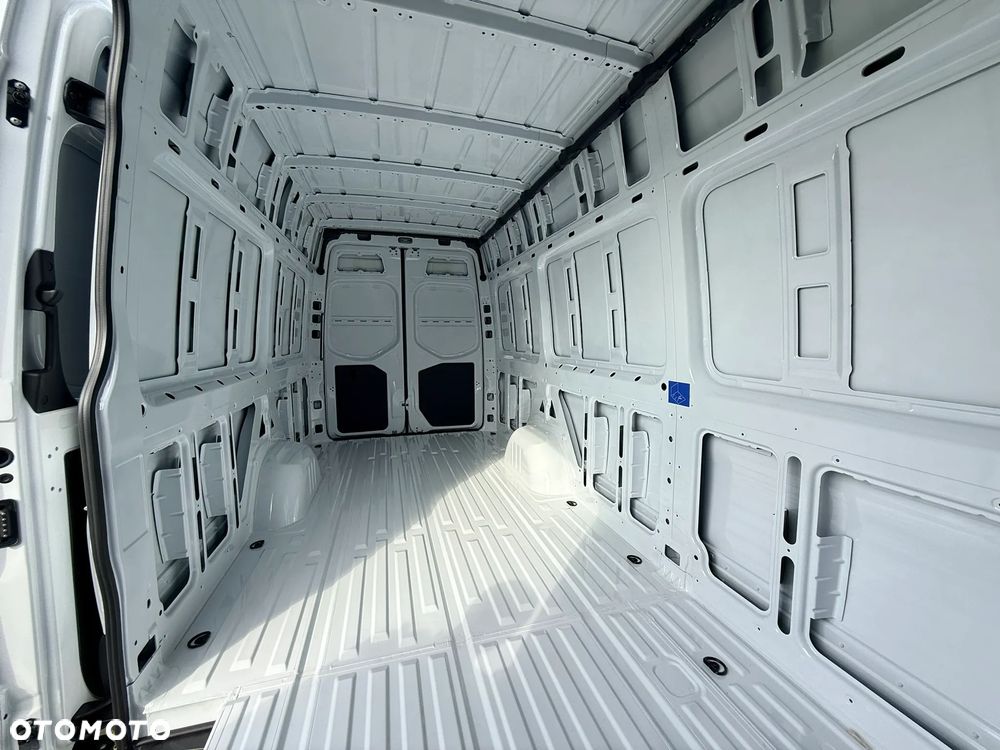 Mercedes-Benz Sprinter - 12