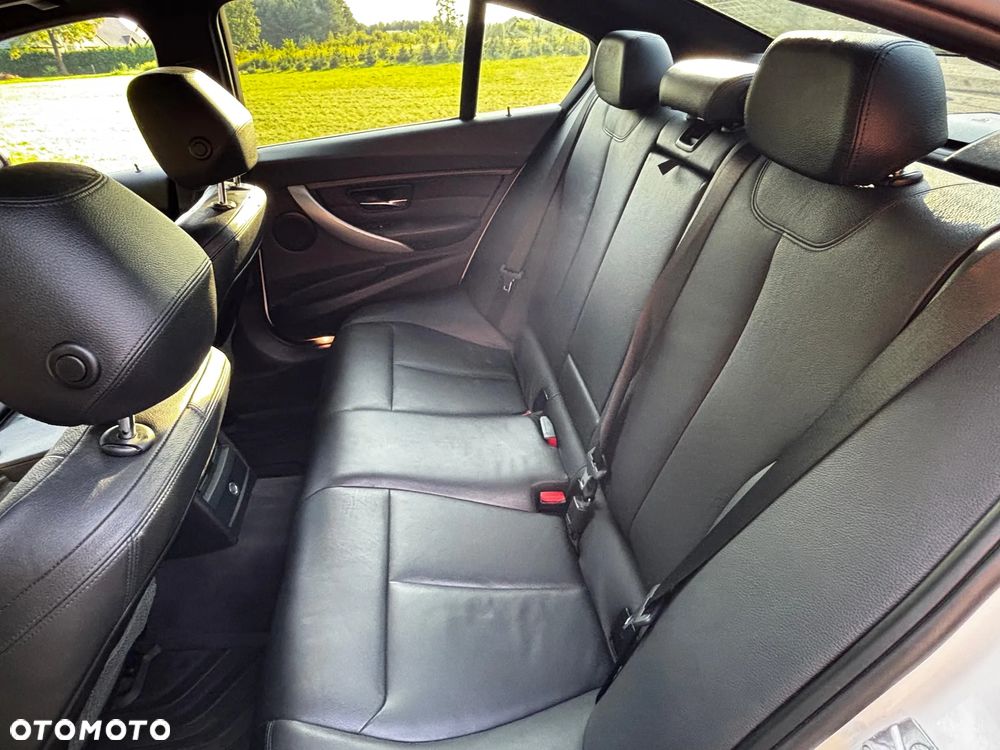 BMW Seria 3 335i - 9