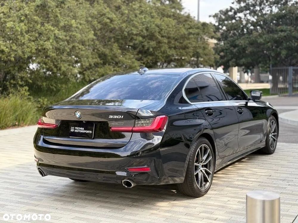 BMW Seria 3 330i xDrive M Sport - 10