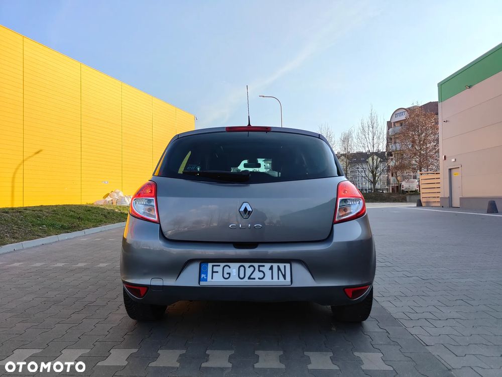 Renault Clio 1.2 16V 75 nightDay - 33