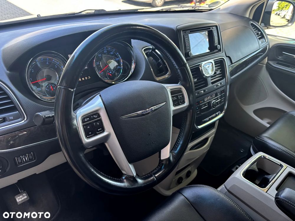 Chrysler Town & Country 3.6 Limited - 24