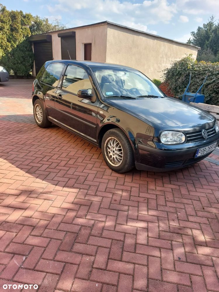 Volkswagen Golf - 1
