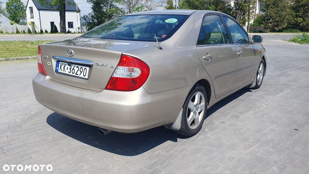 Toyota Camry 3.0 V6 - 15