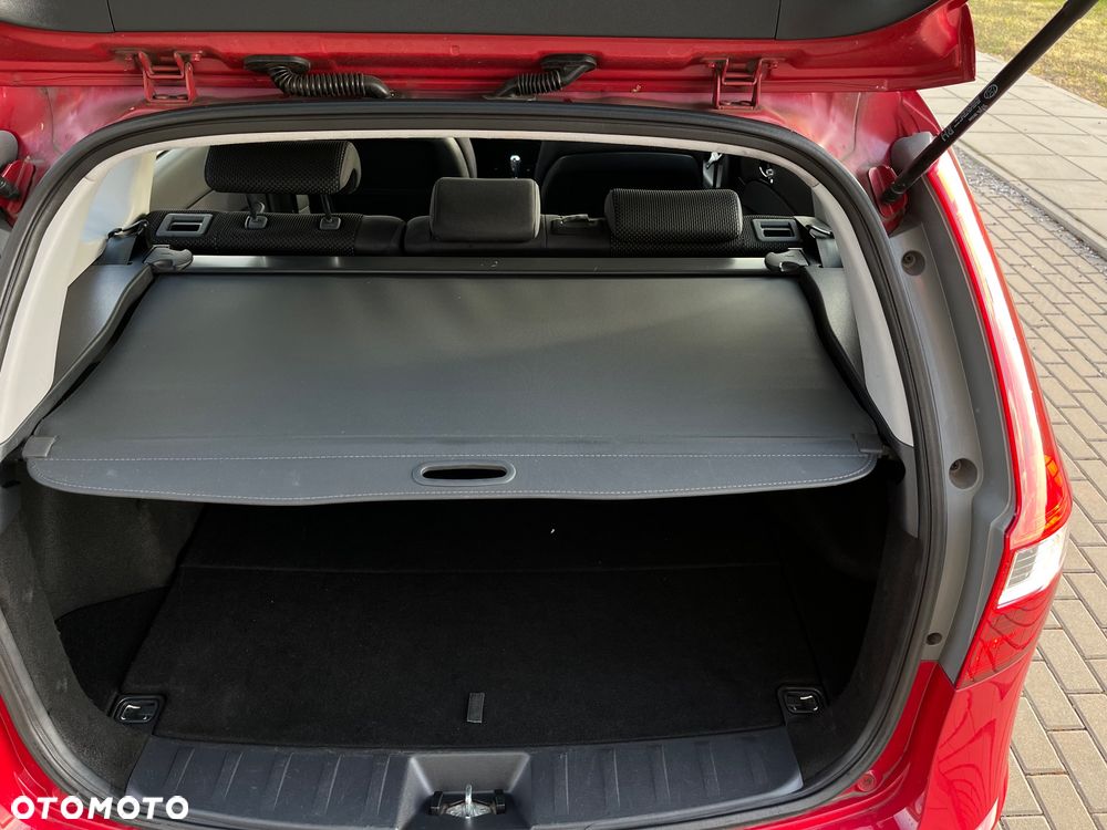 Hyundai i30 1.6 Comfort - 12