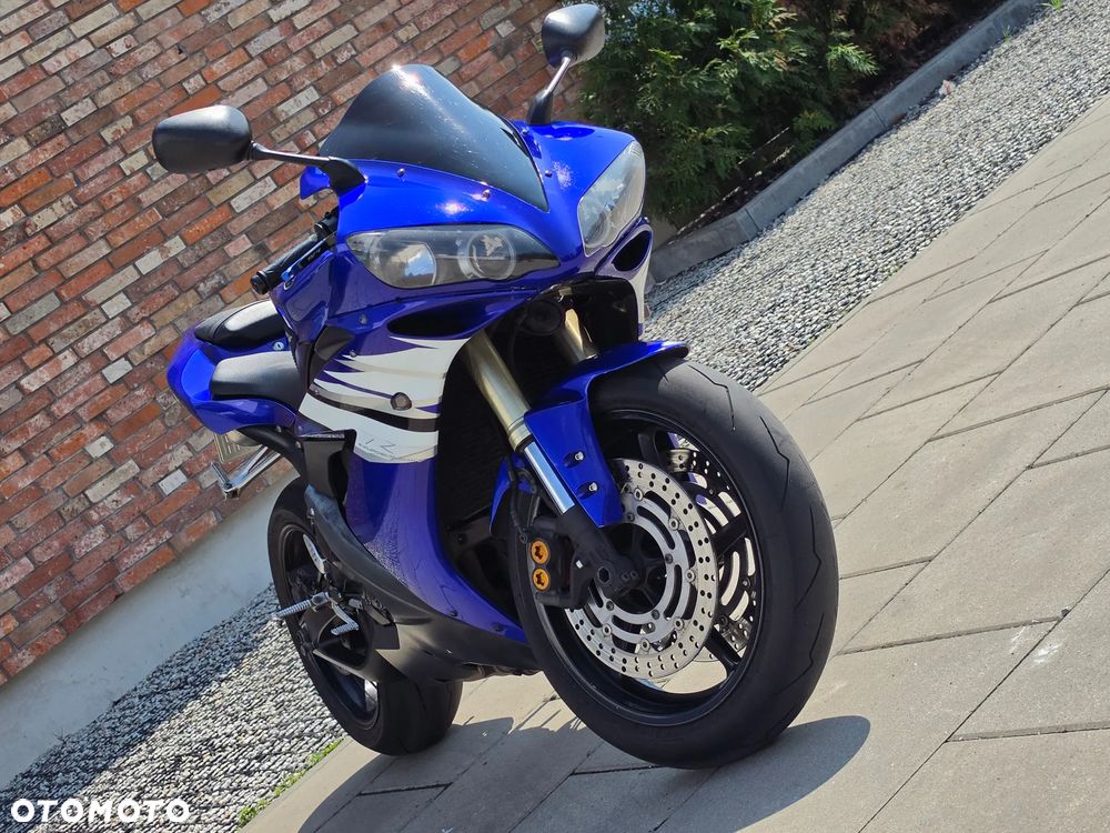 Yamaha R1 - 8