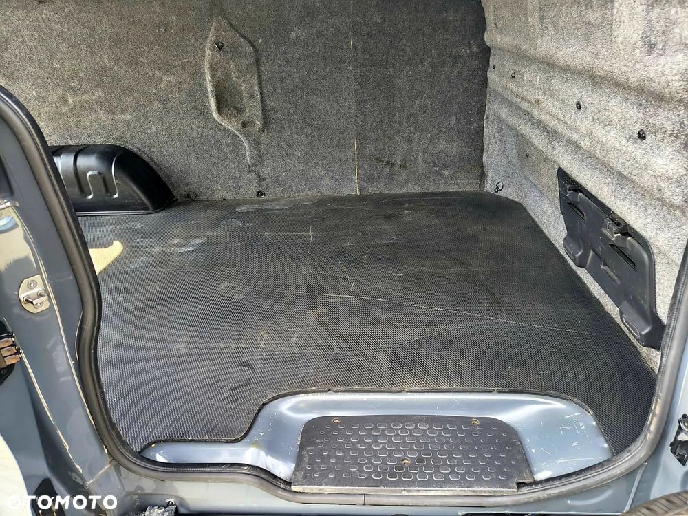 Renault Trafic - 16