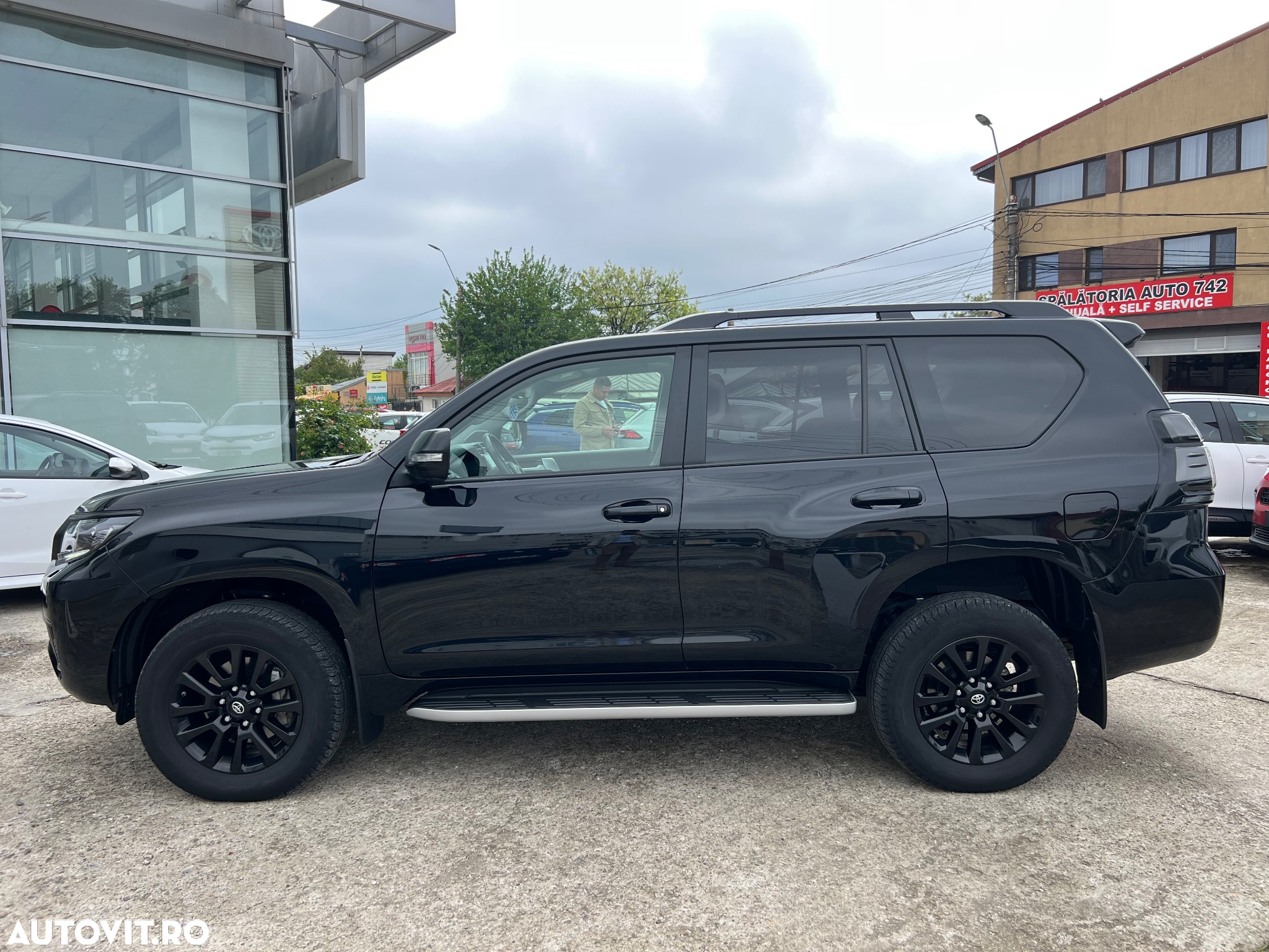 Toyota Land Cruiser 2.8l D-4D 204 CP A/T 7 locuri Luxury AVS Black - 3