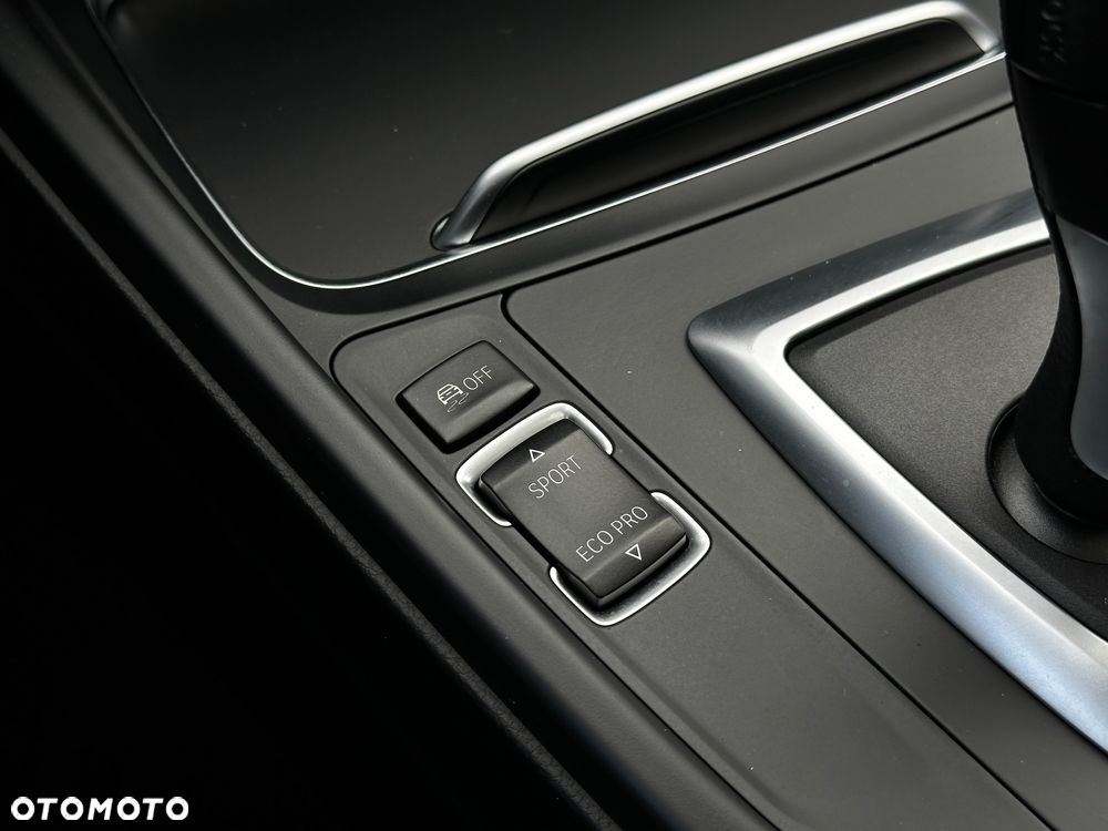 BMW Seria 3 325d Sport Line Shadow sport - 22