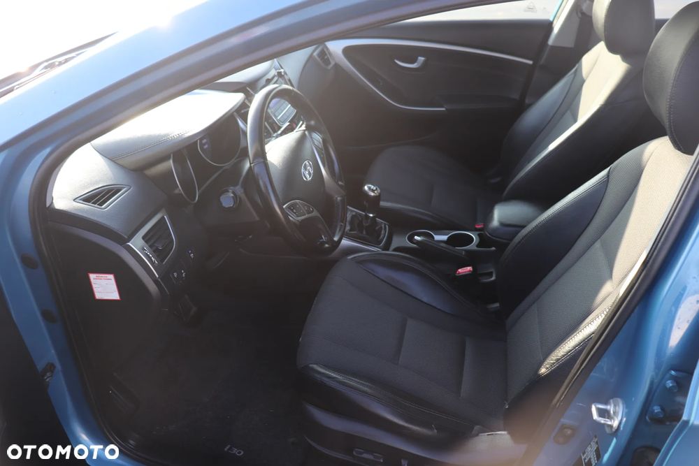 Hyundai i30 blue Kombi 1.6 CRDi Trend - 21