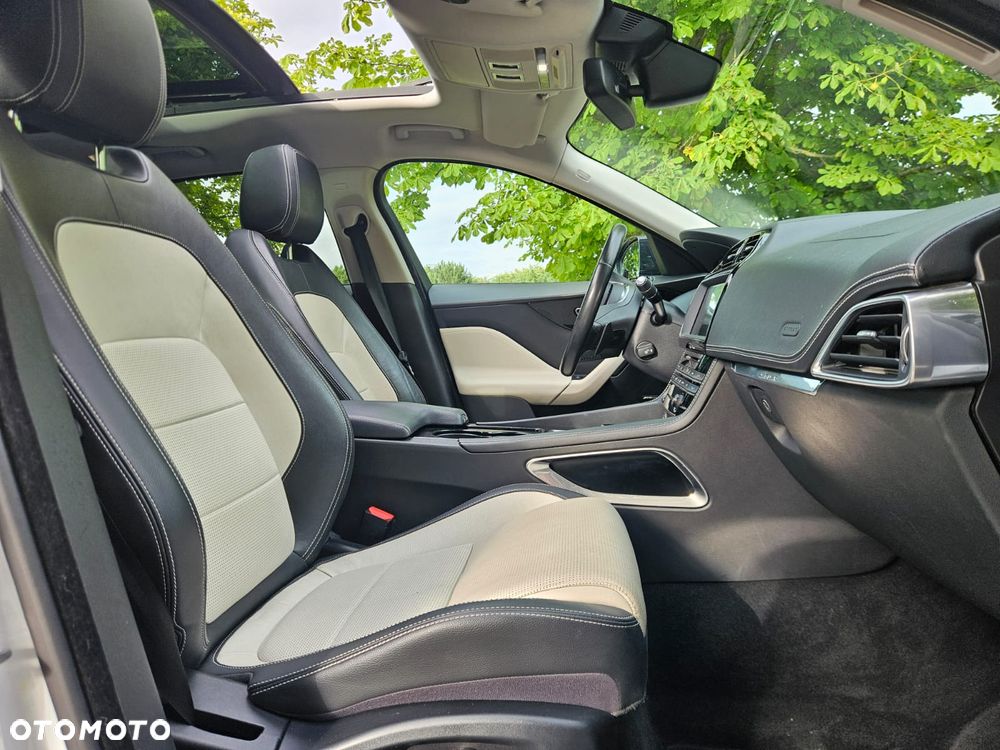 Jaguar F-Pace - 11