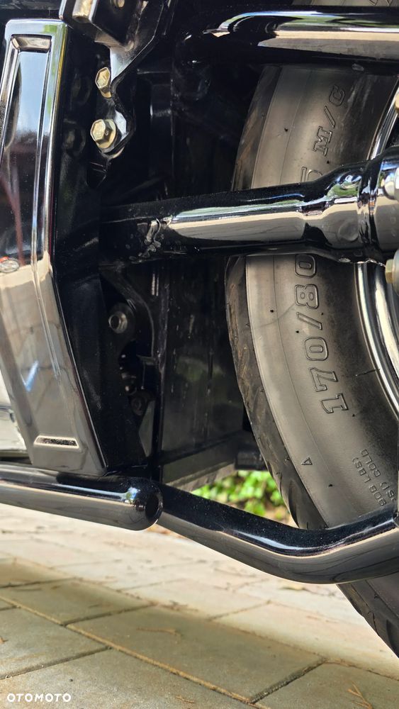 Suzuki Intruder - 11