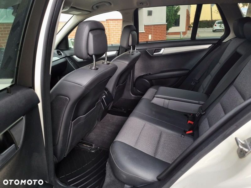 Mercedes-Benz Klasa C 180 CGI BlueEFFICIENCY Avantgarde - 15