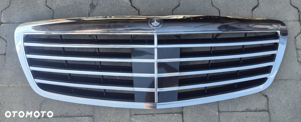 MERCEDES S KLASA W221 GRILL ATRAPA POD RADAR 2218800283