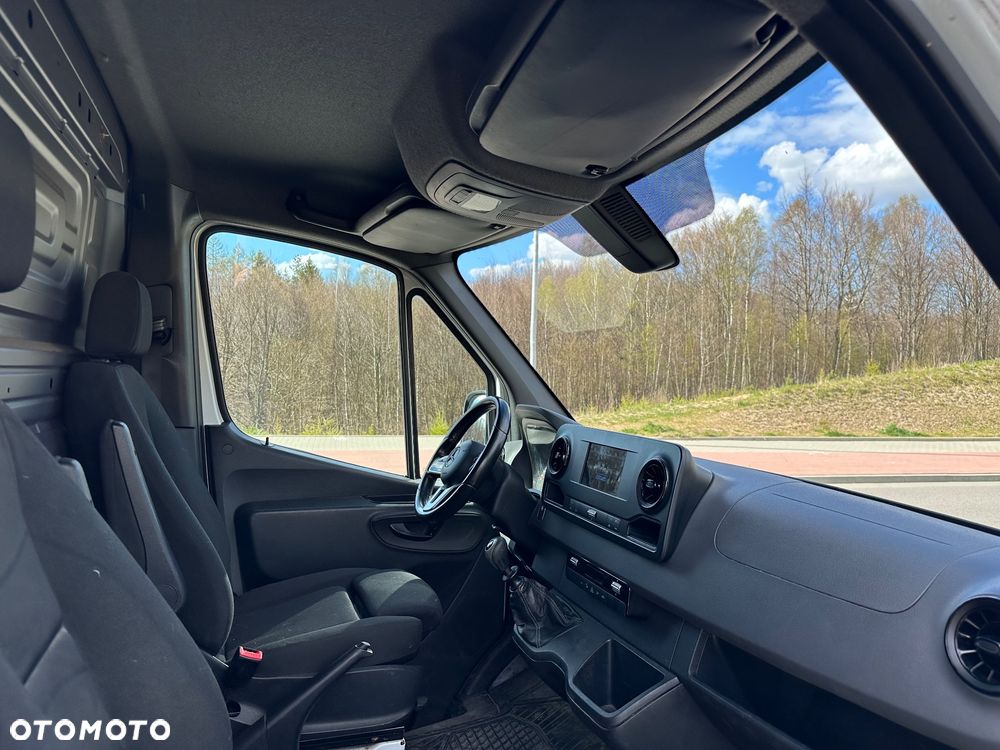 Mercedes-Benz Sprinter - 12
