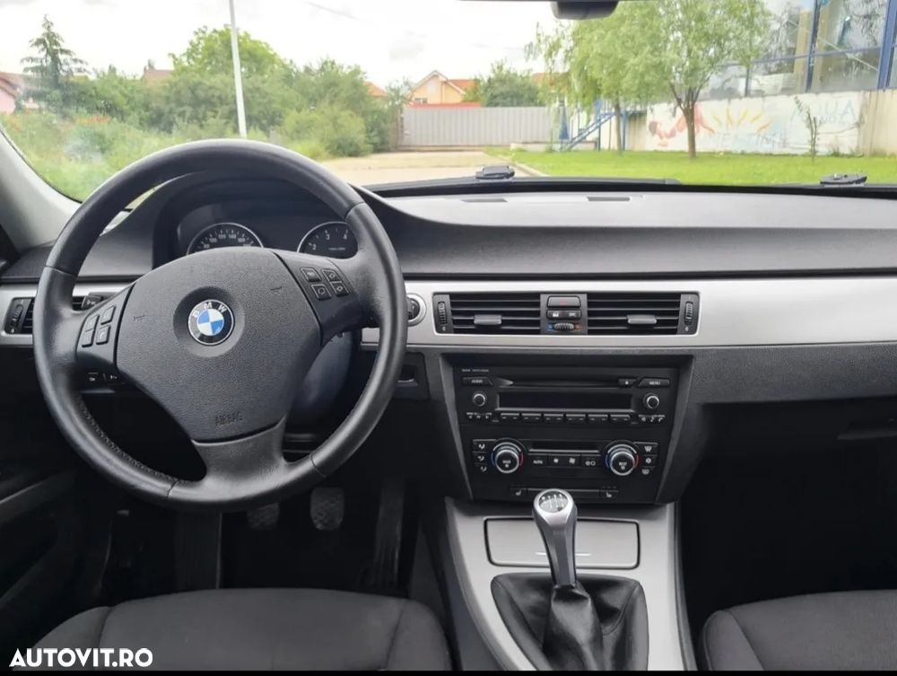 BMW Seria 3 318i - 4