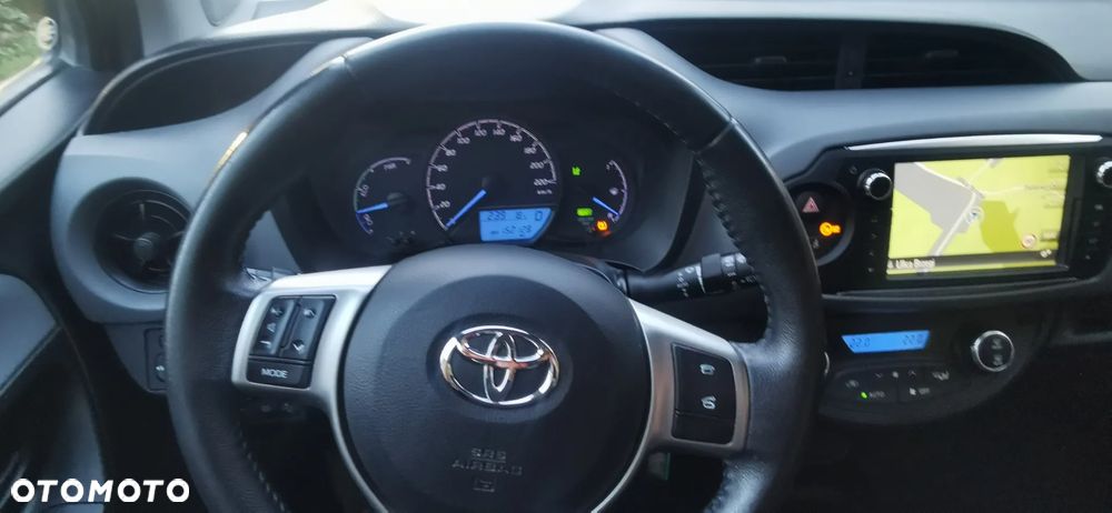 Toyota Yaris Hybrid 100 Active EU6 - 23