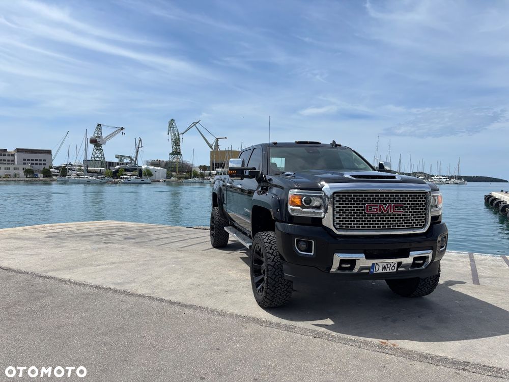 GMC Sierra - 1