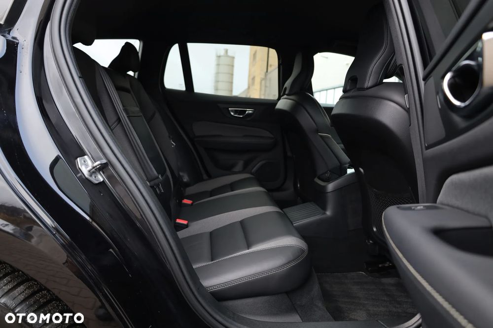 Volvo V60 T6 AWD Recharge Geartronic RDesign - 24