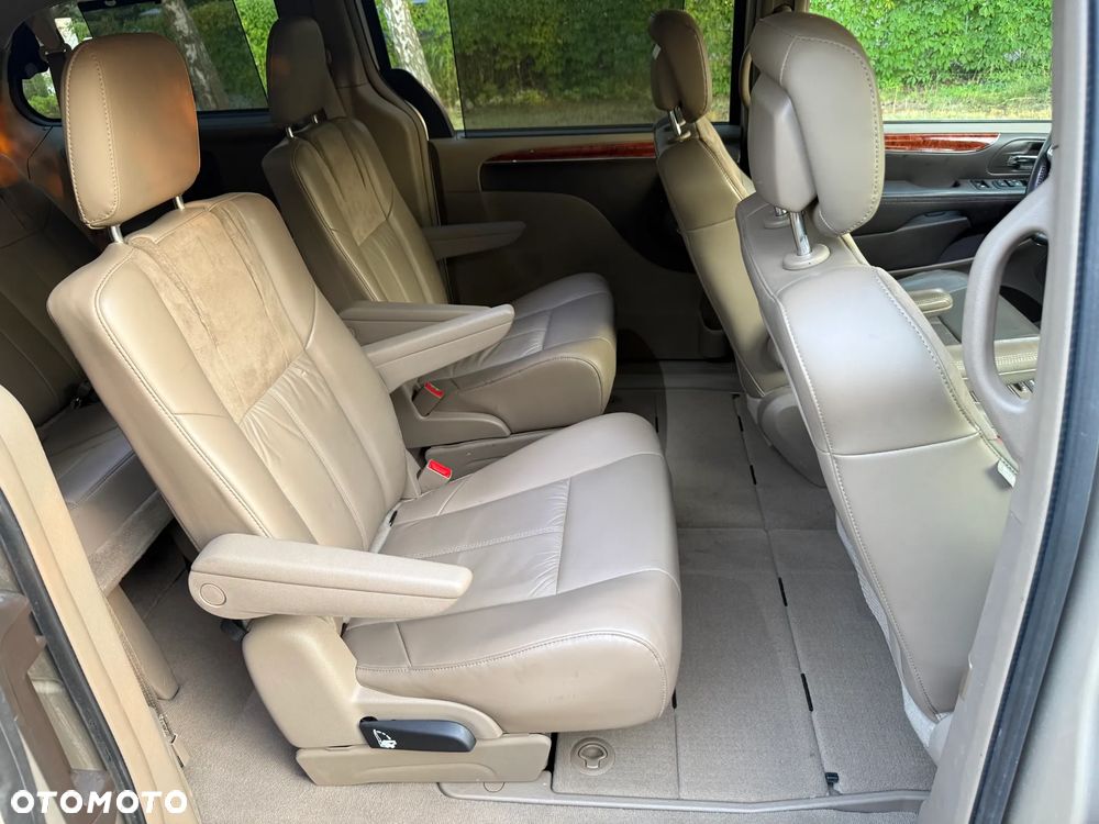 Chrysler Town & Country 3.6 Limited - 18