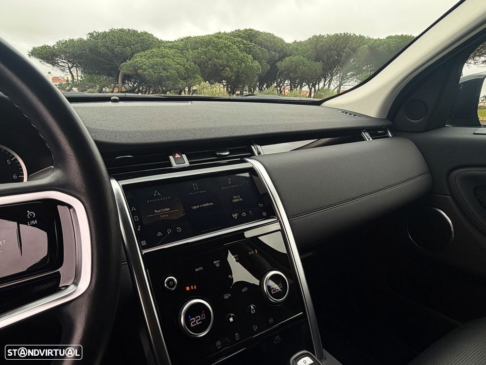 Land Rover Discovery Sport P300e Dynamic SE - 17