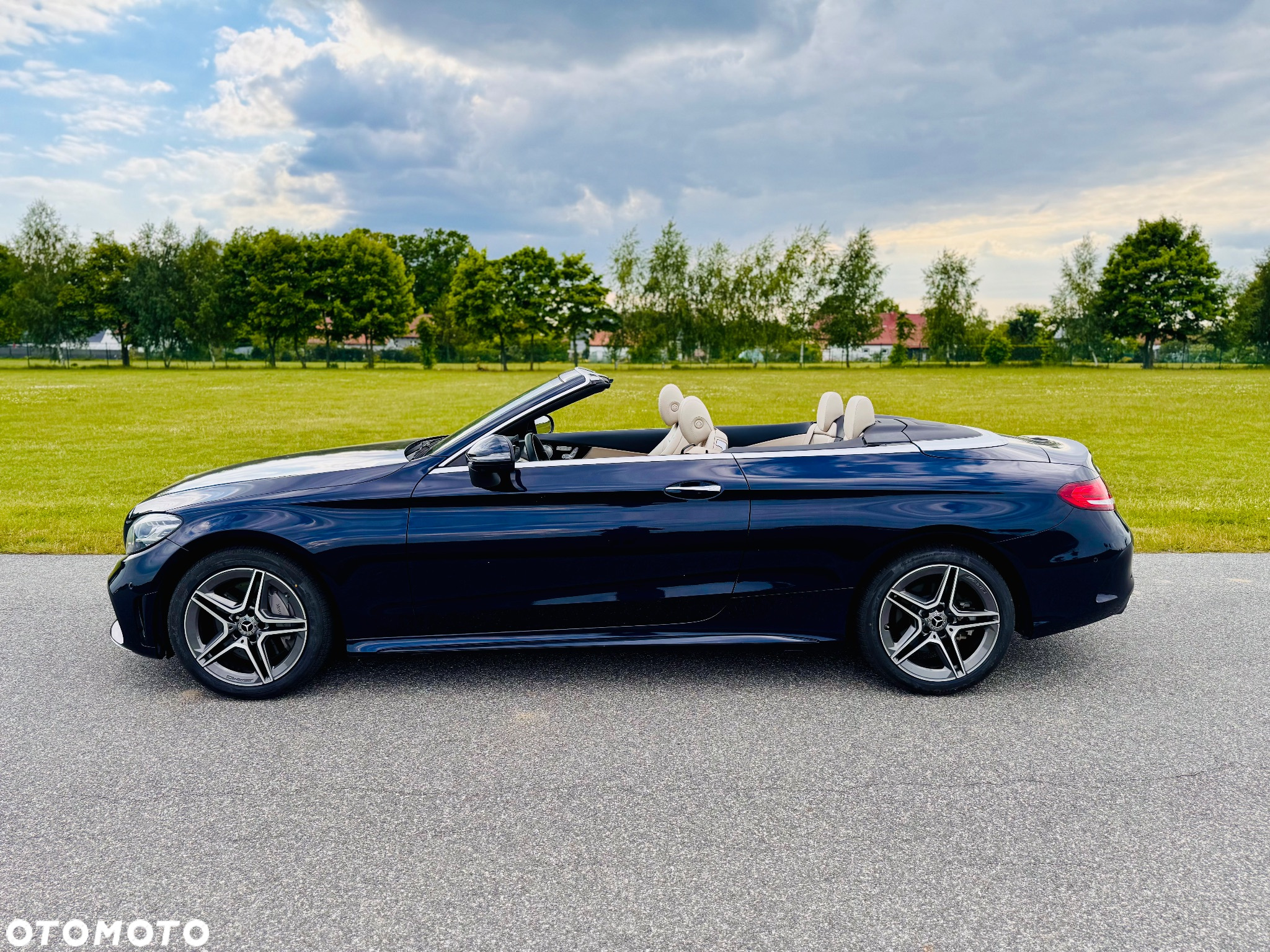 Mercedes-Benz Klasa C 300 4Matic 9G-TRONIC AMG Line - 2