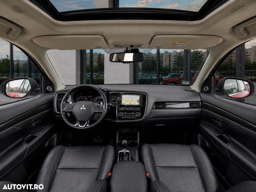 Mitsubishi Outlander - 12