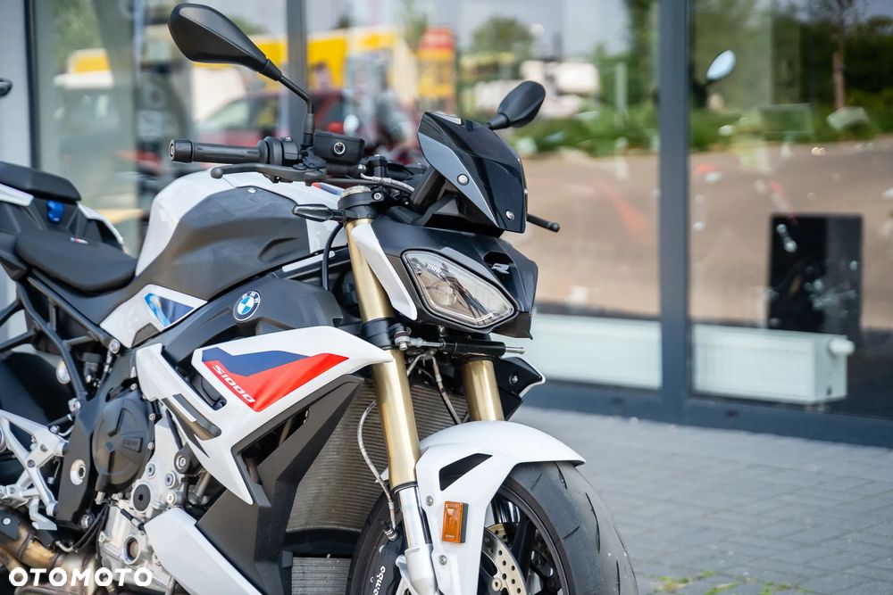 BMW S - 9
