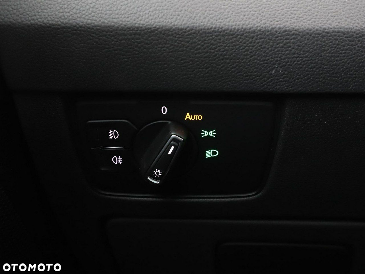 Volkswagen Passat Variant 2.0 TDI SCR 4Motion DSG Elegance - 37